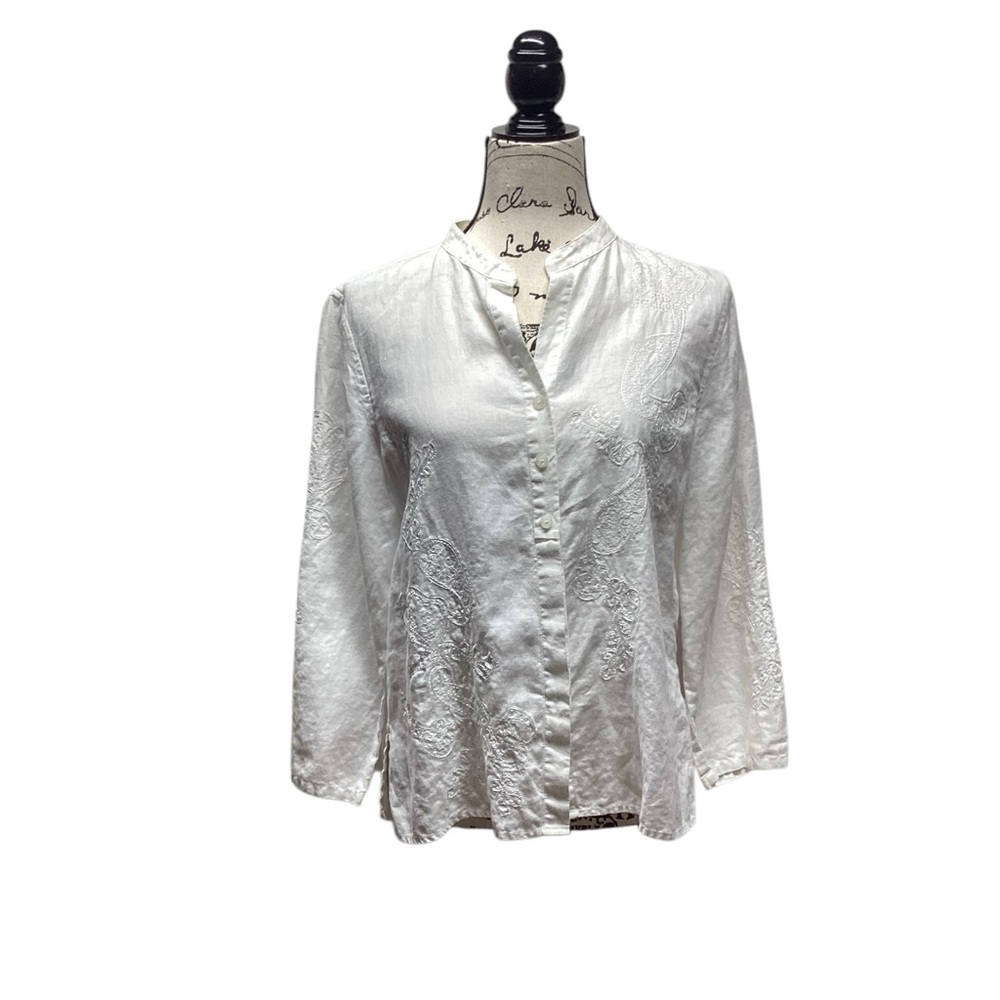Liz Claiborne white linen Embroidery Detailed blouse. Size Medium